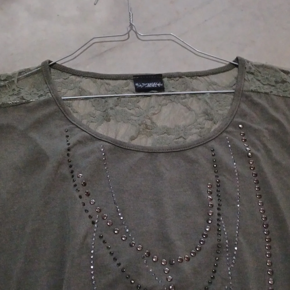 Women's top - Picture 4 of 5
